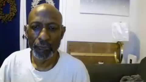 Snapshot of leeguy_hugedick chatting on July 14, 7:46 am Ebony DeafGuy online show from July 14, 7:46 am