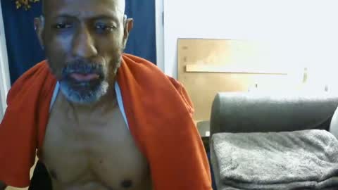 Snapshot of leeguy_hugedick chatting on August 1, 8:24 am Ebony DeafGuy online show from August 1, 8:24 am