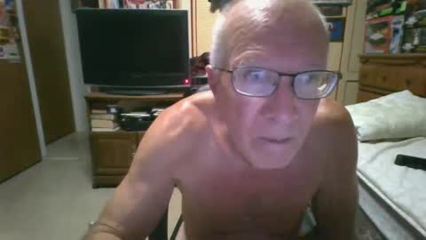 Snapshot of leezamm1132 chatting on May 8, 1:44 am leezamm1132 online show from May 8, 1:44 am