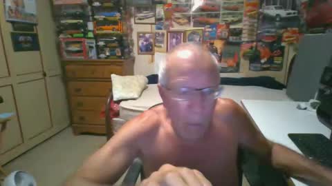 Snapshot of leezamm1132 chatting on May 21, 9:27 am leezamm1132 online show from May 21, 9:27 am