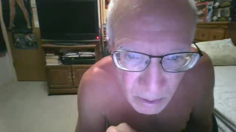 Snapshot of leezamm1132 chatting on June 7, 3:54 am leezamm1132 online show from June 7, 3:54 am