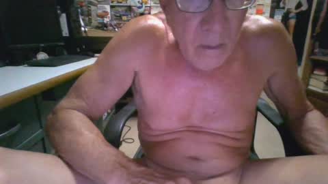 Snapshot of leezimmerman200 chatting on July 15, 3:45 am leezimmerman200 online show from July 15, 3:45 am