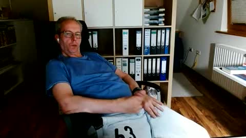Snapshot of lefti27 chatting on May 25, 10:38 pm Dave online show from May 25, 10:38 pm