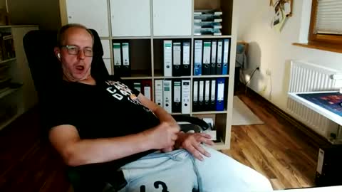 Snapshot of lefti27 chatting on June 14, 1:03 am Dave online show from June 14, 1:03 am