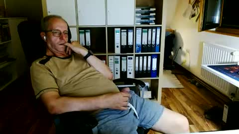 Snapshot of lefti27 chatting on June 19, 11:08 pm Dave online show from June 19, 11:08 pm