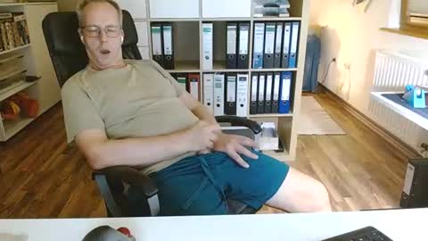 Snapshot of lefti27 chatting on June 30, 9:49 pm Dave online show from June 30, 9:49 pm