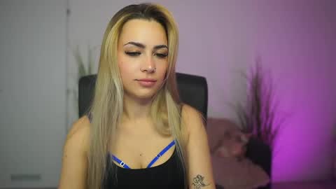 LegallyBlonde18 online show from April 14, 12:33 pm