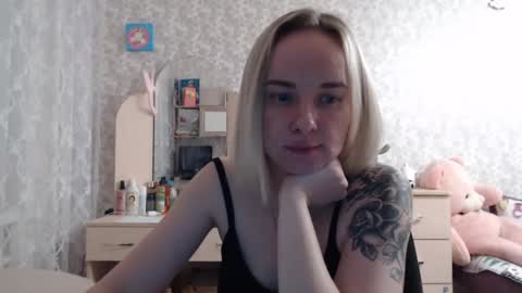 leggywily25 online show from March 12, 6:33 pm