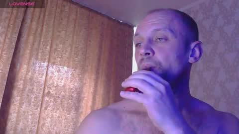 Snapshot of legko_q chatting on March 3, 6:19 am legko_q online show from March 3, 6:19 am