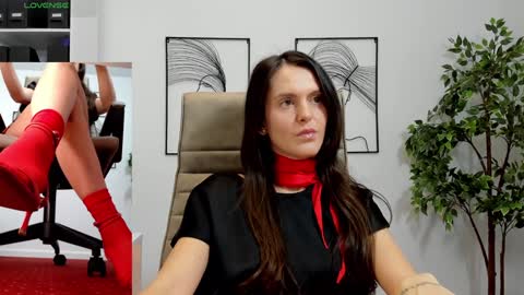 Snapshot of legswattitude chatting on December 6, 1:22 pm Elle online show from December 6, 1:22 pm