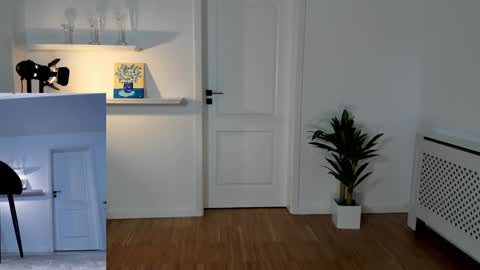 Snapshot of legswattitude chatting on December 7, 2:24 pm Elle online show from December 7, 2:24 pm