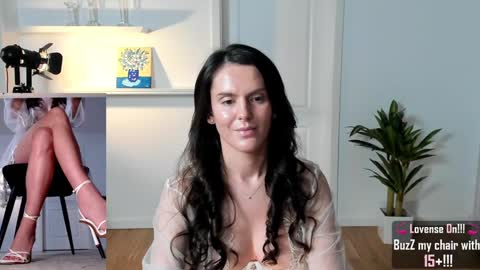 Snapshot of legswattitude chatting on December 21, 2:04 pm Elle online show from December 21, 2:04 pm