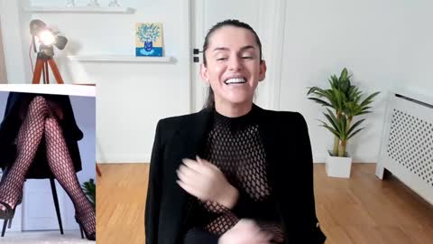 Snapshot of legswattitude chatting on January 11, 1:01 pm Elle online show from January 11, 1:01 pm