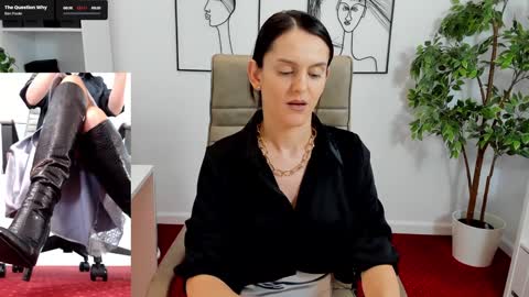 Snapshot of legswattitude chatting on January 27, 11:54 am Elle online show from January 27, 11:54 am