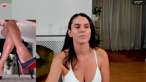 Snapshot of legswattitude chatting on September 14, 1:54 pm Elle online show from September 14, 1:54 pm