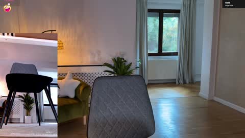 Snapshot of legswattitude chatting on October 18, 12:50 pm Elle online show from October 18, 12:50 pm