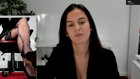 Snapshot of legswattitude chatting on October 21, 6:03 am Elle online show from October 21, 6:03 am