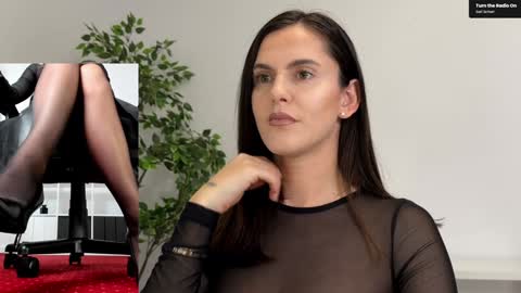 Snapshot of legswattitude chatting on October 28, 11:36 am Elle online show from October 28, 11:36 am