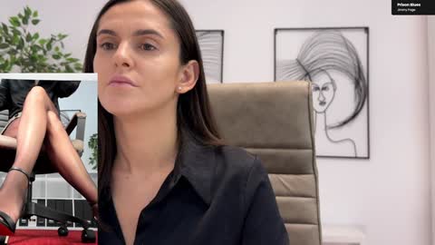 Snapshot of legswattitude chatting on November 18, 7:57 am Elle online show from November 18, 7:57 am