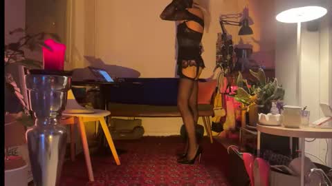 Snapshot of legsylegsinton chatting on November 22, 12:20 am legsylegsinton online show from November 22, 12:20 am