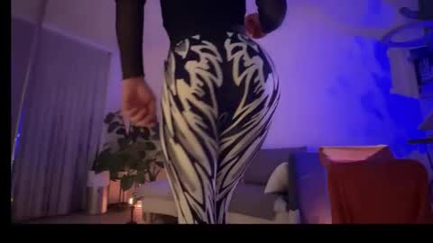 Snapshot of legsylegsinton chatting on December 17, 9:21 pm legsylegsinton online show from December 17, 9:21 pm