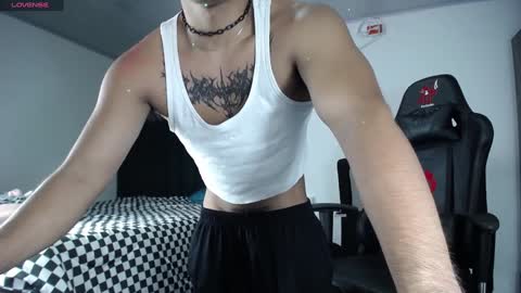 Snapshot of lei_77 chatting on December 4, 10:08 pm Lei online show from December 4, 10:08 pm