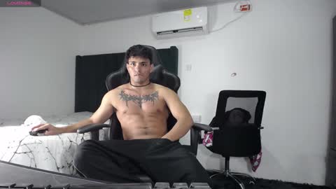 Snapshot of lei_77 chatting on December 11, 12:23 am Lei online show from December 11, 12:23 am