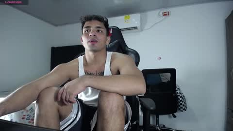 Snapshot of lei_77 chatting on December 19, 10:00 pm Lei online show from December 19, 10:00 pm