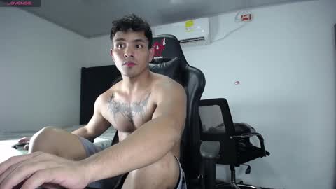 Snapshot of lei_77 chatting on December 28, 12:57 am Lei online show from December 28, 12:57 am