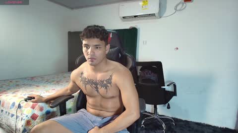 Snapshot of lei_77 chatting on January 12, 12:49 am Lei online show from January 12, 12:49 am