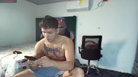 Snapshot of lei_77 chatting on January 23, 12:04 am Lei online show from January 23, 12:04 am