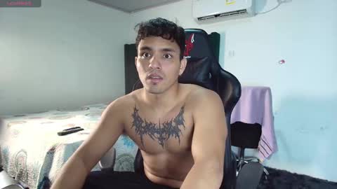 Snapshot of lei_77 chatting on February 18, 4:37 am Lei online show from February 18, 4:37 am