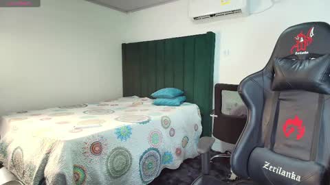 Snapshot of lei_77 chatting on February 18, 8:14 pm Lei online show from February 18, 8:14 pm