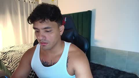 Snapshot of lei_77 chatting on October 20, 10:43 pm Lei online show from October 20, 10:43 pm