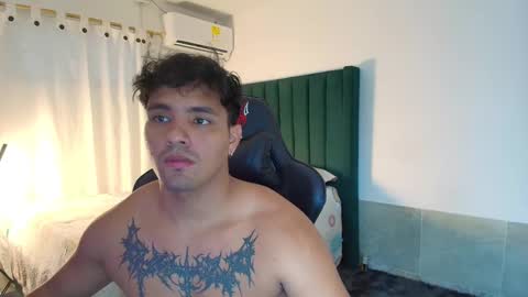 Snapshot of lei_77 chatting on November 22, 9:25 pm Lei online show from November 22, 9:25 pm