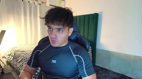 Snapshot of lei_77 chatting on December 14, 12:16 am Lei online show from December 14, 12:16 am