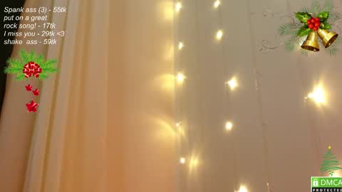 Snapshot of leia_bell chatting on December 1, 7:36 pm hey Im Leia and I love rock online show from December 1, 7:36 pm