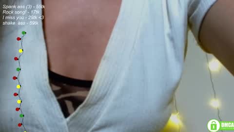 Snapshot of leia_bell chatting on January 19, 8:09 pm hey Im Leia and I love rock online show from January 19, 8:09 pm