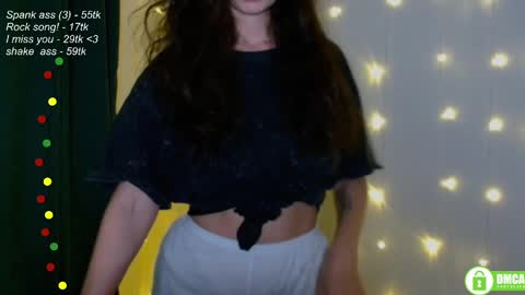 Snapshot of leia_bell chatting on March 8, 6:16 pm hey Im Leia and I love rock online show from March 8, 6:16 pm