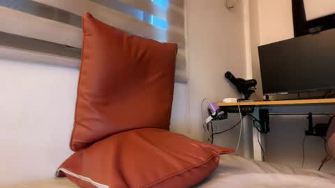 Snapshot of leiah_goddessx chatting on June 18, 5:19 am Leiah online show from June 18, 5:19 am
