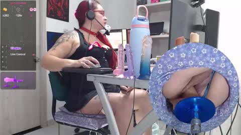 Snapshot of leidycrstnch21 chatting on January 15, 2:21 pm LeidyDi223 online show from January 15, 2:21 pm