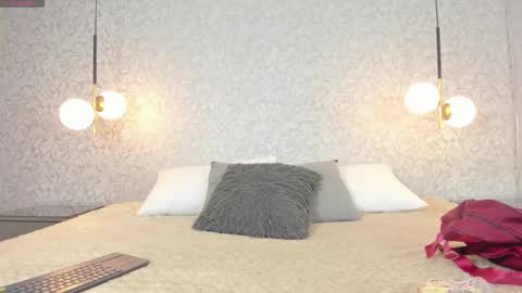 LEIGH ANGELS online show from March 18, 9:40 pm