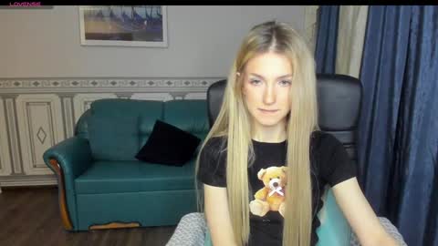 Snapshot of leila_morriss chatting on December 8, 7:11 pm Leila Morriss online show from December 8, 7:11 pm