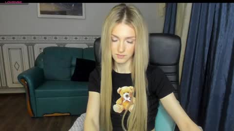 Snapshot of leila_morriss chatting on December 8, 10:14 pm Leila Morriss online show from December 8, 10:14 pm