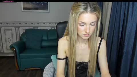 Snapshot of leila_morriss chatting on December 9, 1:18 am Leila Morriss online show from December 9, 1:18 am