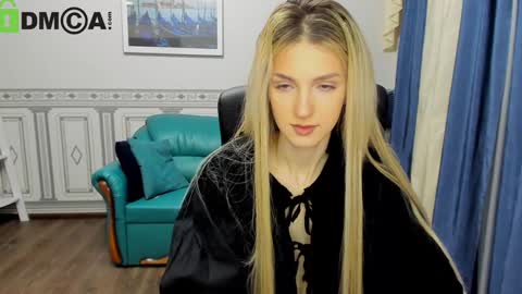 Snapshot of leila_morriss chatting on December 11, 8:07 pm Leila Morriss online show from December 11, 8:07 pm