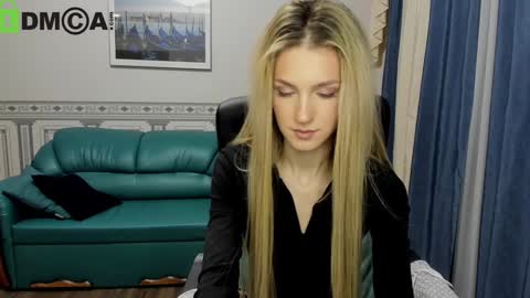 Snapshot of leila_morriss chatting on December 14, 8:29 pm Leila Morriss online show from December 14, 8:29 pm