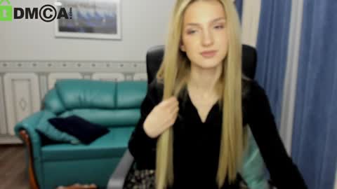 Snapshot of leila_morriss chatting on December 15, 1:57 am Leila Morriss online show from December 15, 1:57 am