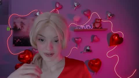 Snapshot of leila_viper_ chatting on February 14, 9:33 pm leila_viper_ online show from February 14, 9:33 pm