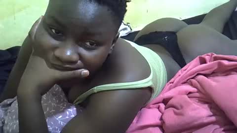 leilah_cute19 online show from April 7, 5:57 pm